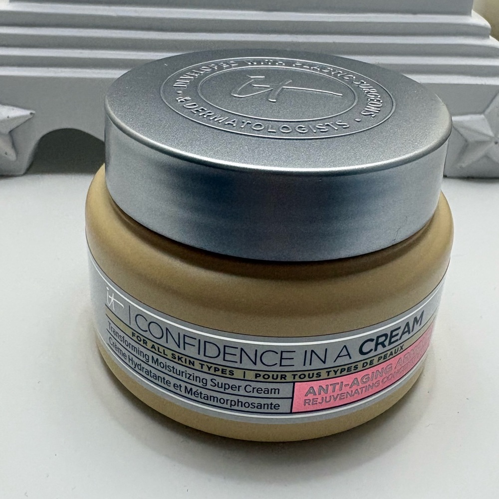 IT Cosmetics Confidence in a Cream Anti-Aging Hydrating Moisturizer